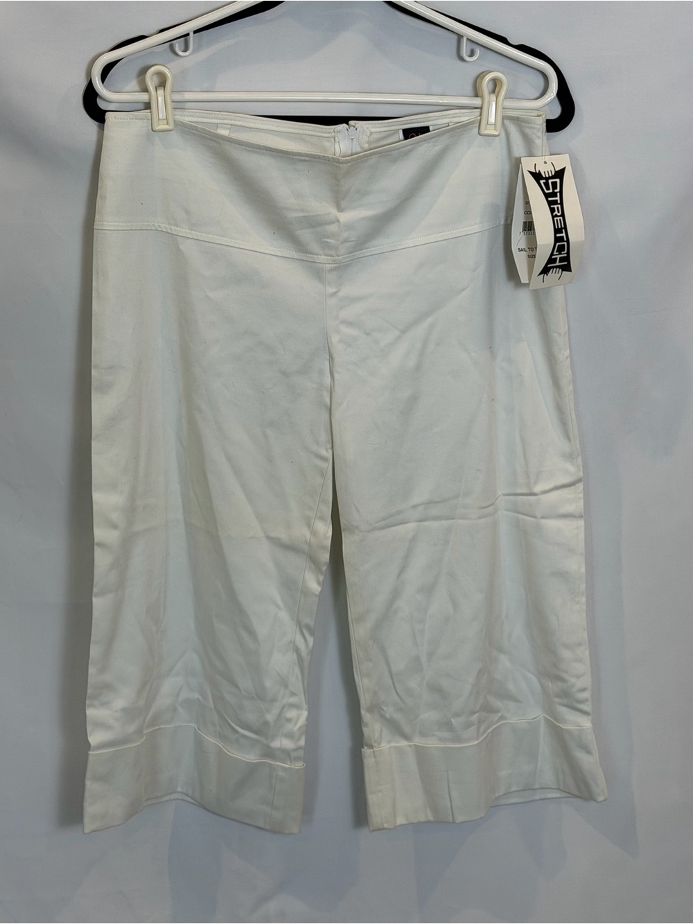 Wrapper White Stretch Cropped Capris
